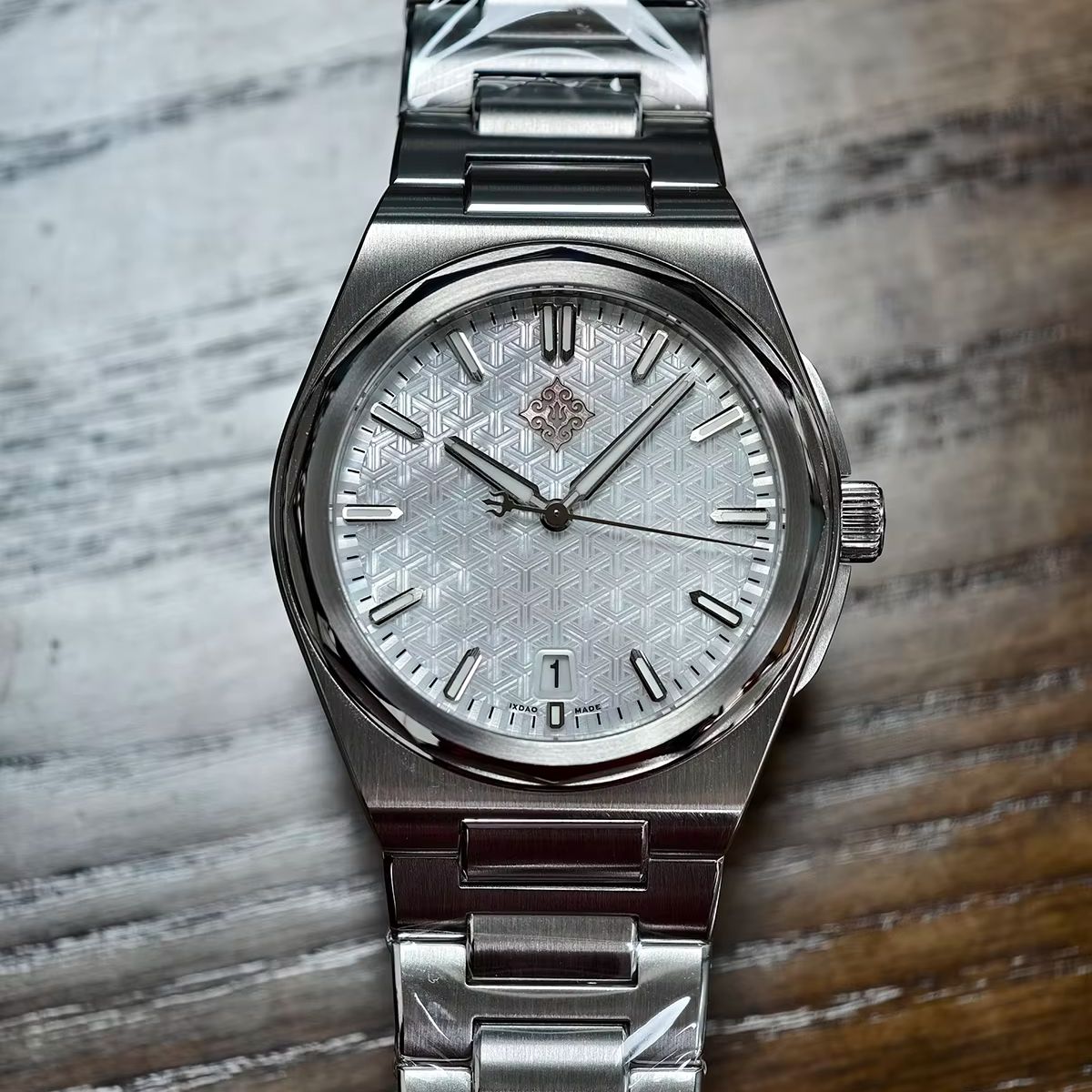 IX&DAO 2026 Yeni Savaşçı 37mm  - Omega Watch Constellation incelemesi ve fiyatı